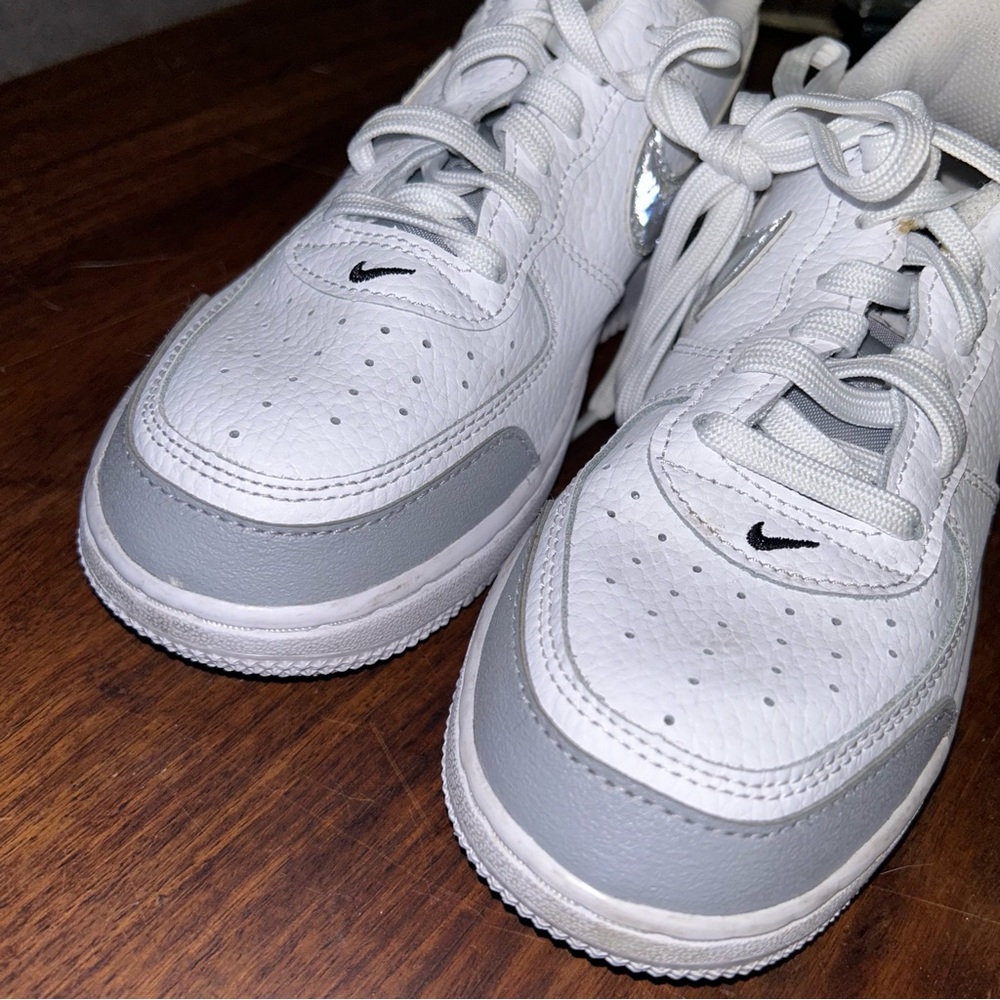 Kids white grey Air Force 1 Nike in great shape kids child size 2 Y silver beige - Picture 8 of 16